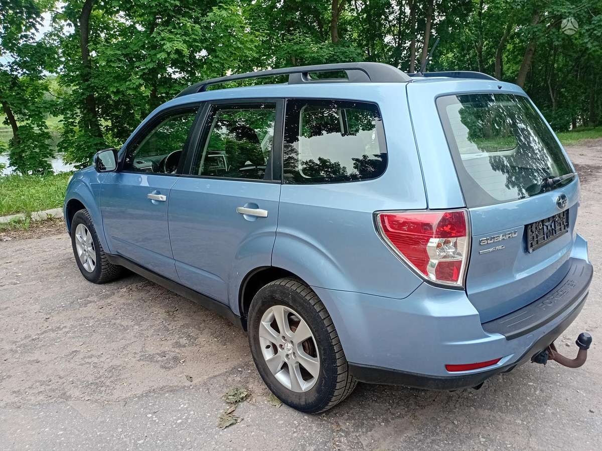 Subaru Forester, 2.0 l., off-road / crossover