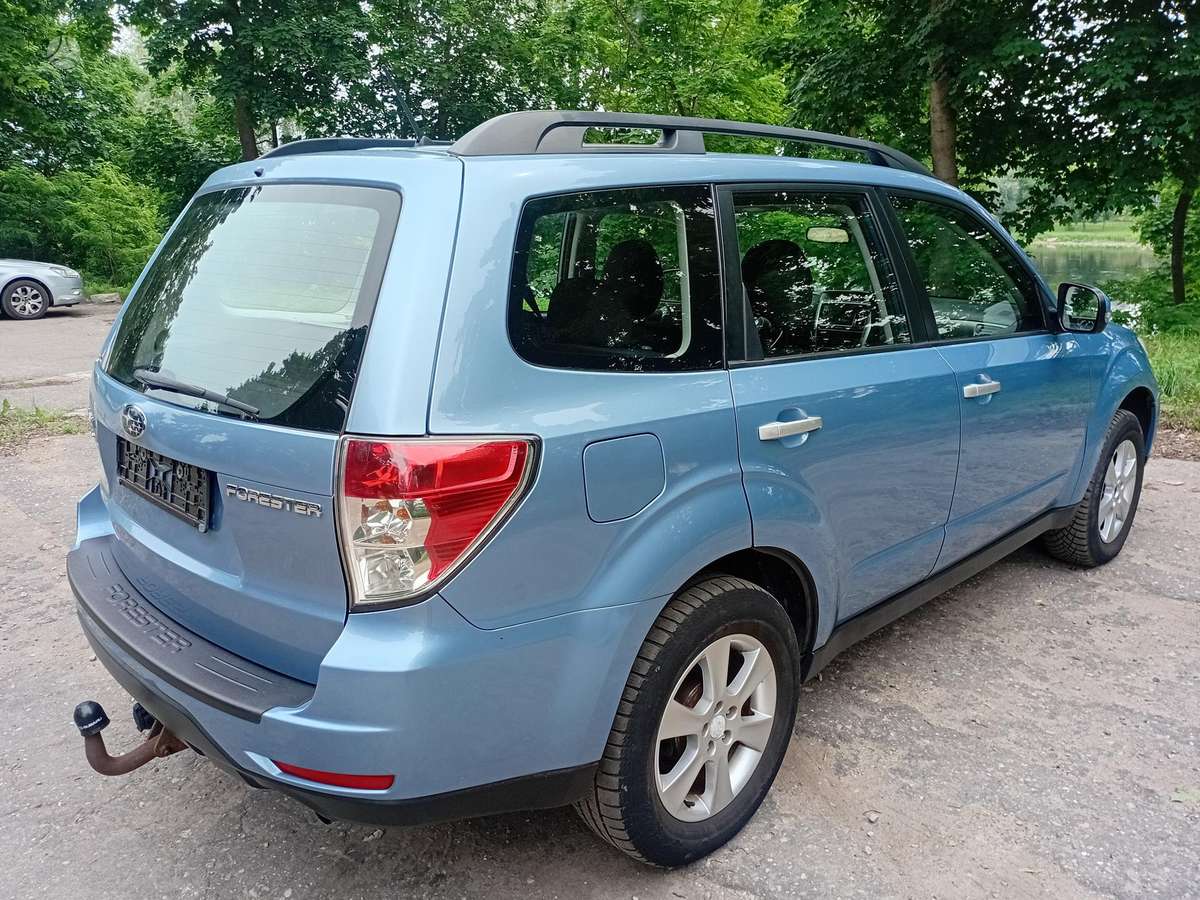 Subaru Forester, 2.0 l., off-road / crossover