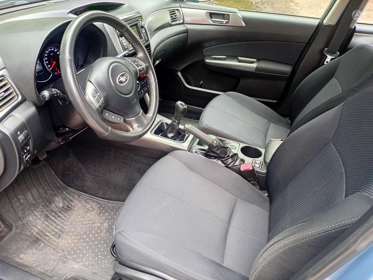 Subaru Forester, 2.0 l., off-road / crossover