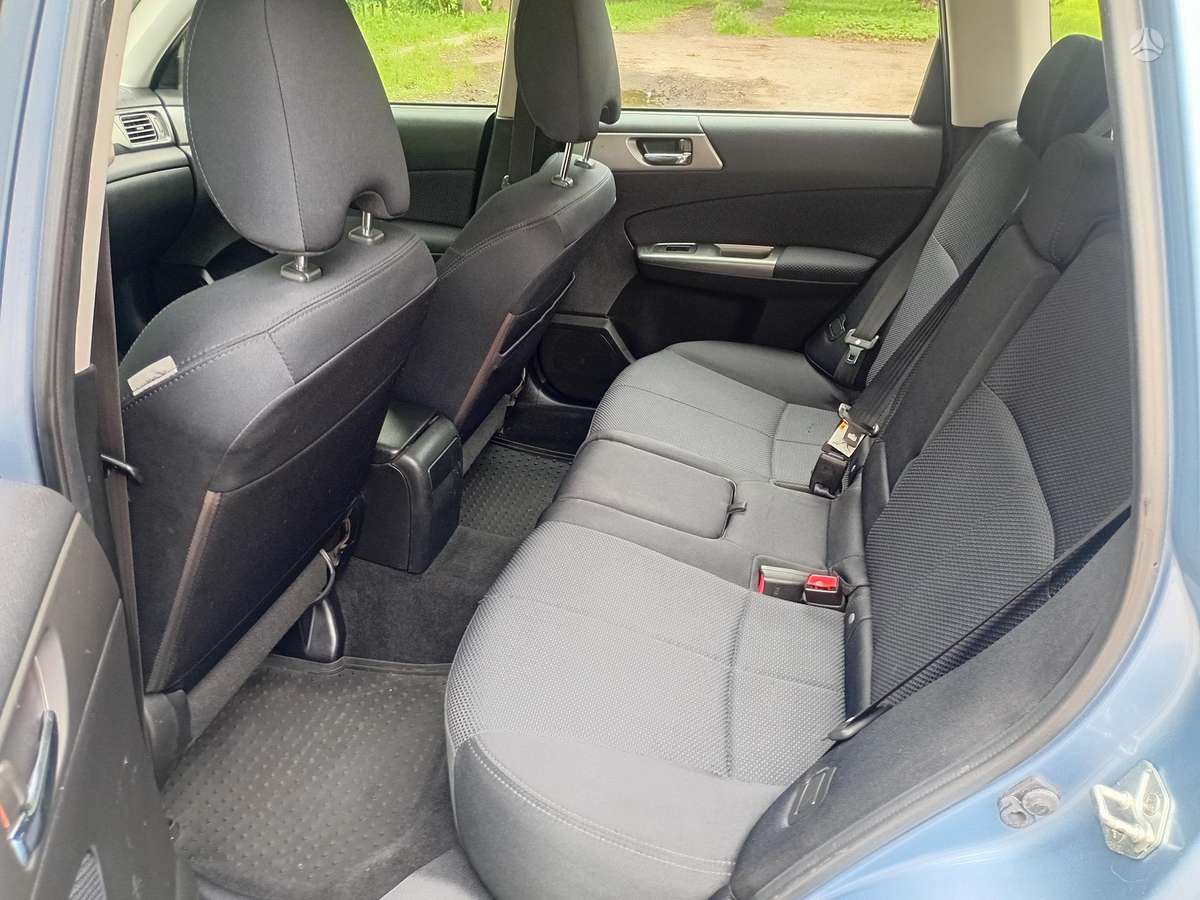 Subaru Forester, 2.0 l., off-road / crossover