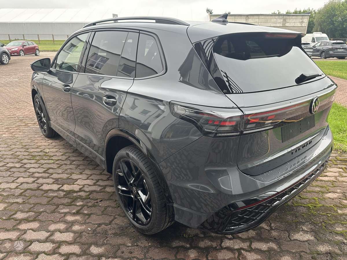 Volkswagen Tiguan - 11