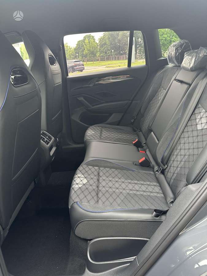 Volkswagen Tiguan - 12