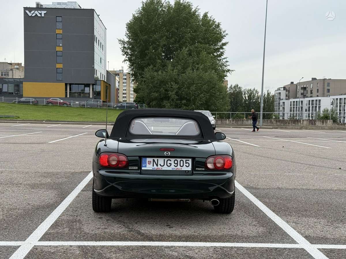 Mazda MX-5, 1.8 l., convertible