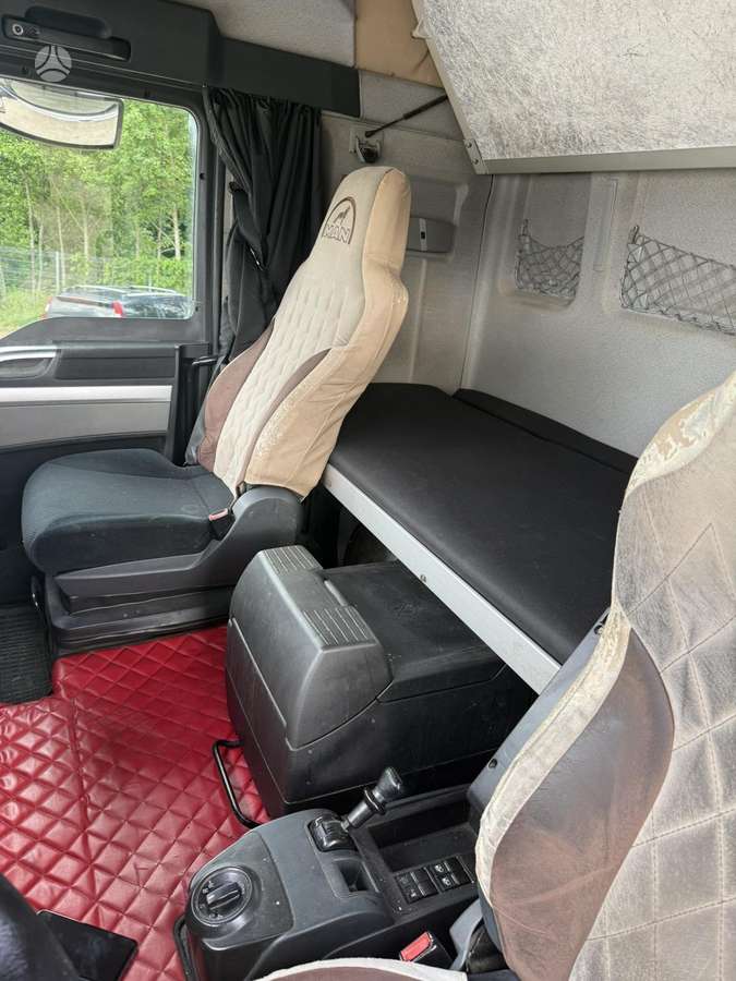 MAN TGX 18.440, double sleeper