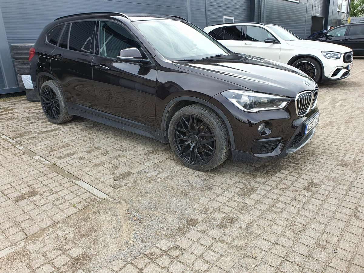 BMW X1, 2.0 l., Внедорожник / Кроссовер