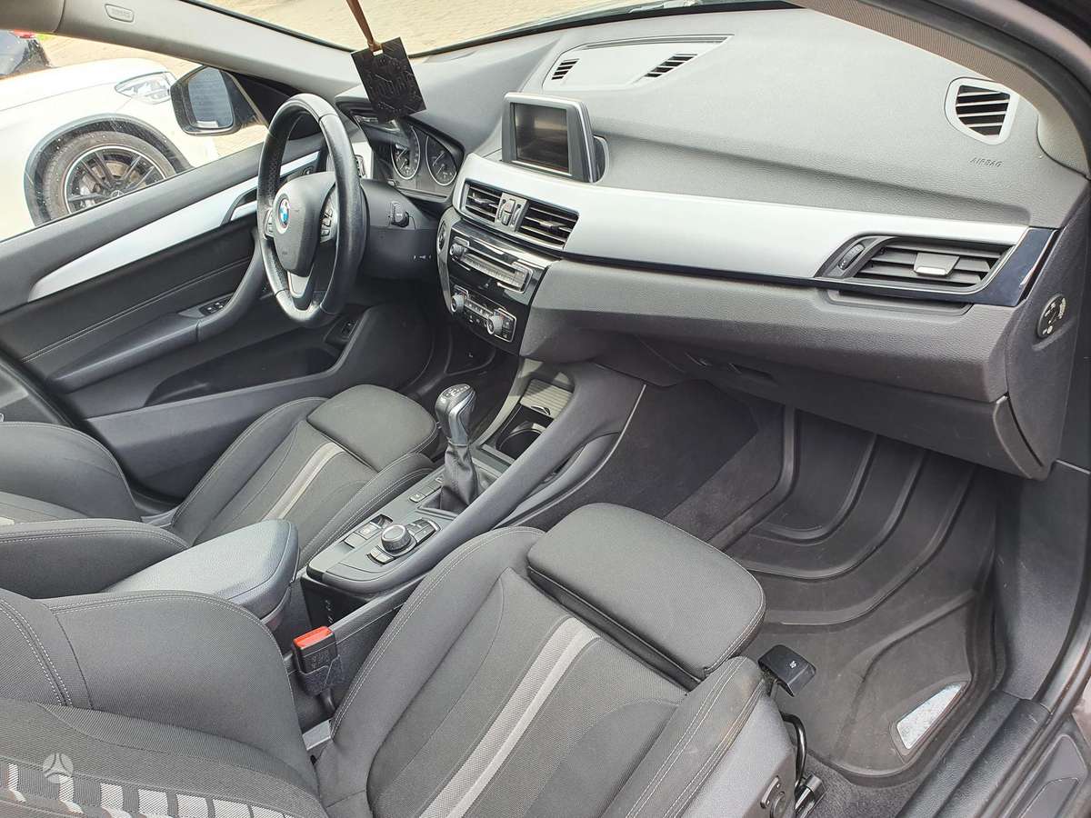 BMW X1, 2.0 l., off-road / crossover