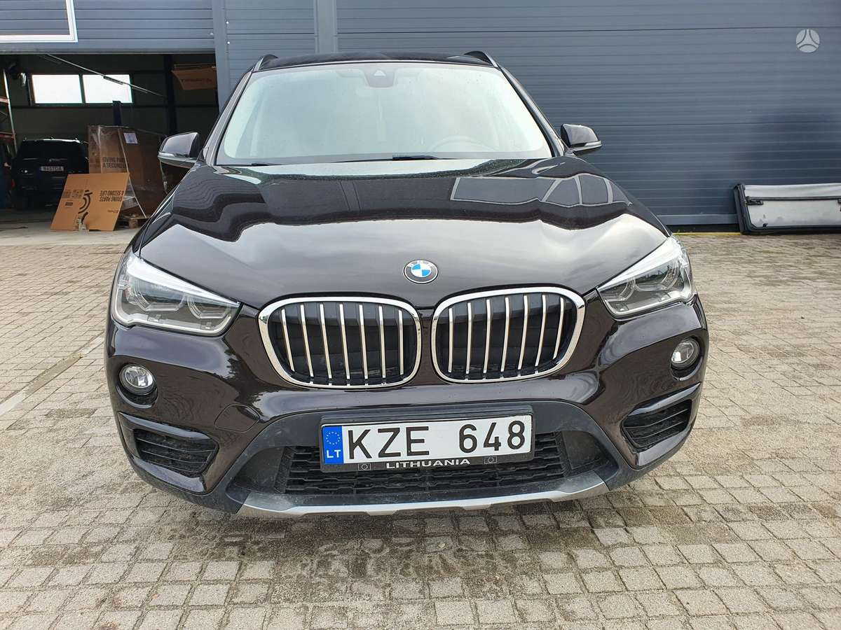 BMW X1, 2.0 l., off-road / crossover