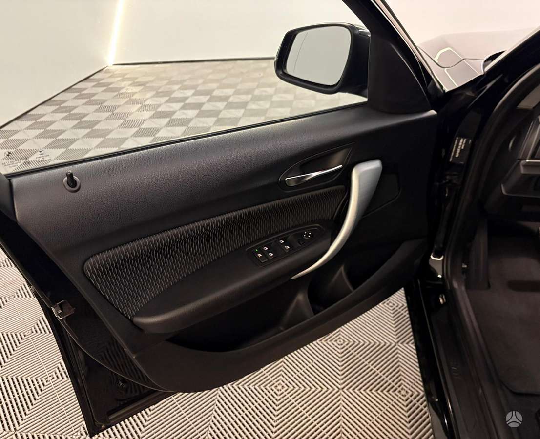 BMW 120, 2.0 l., hatchback