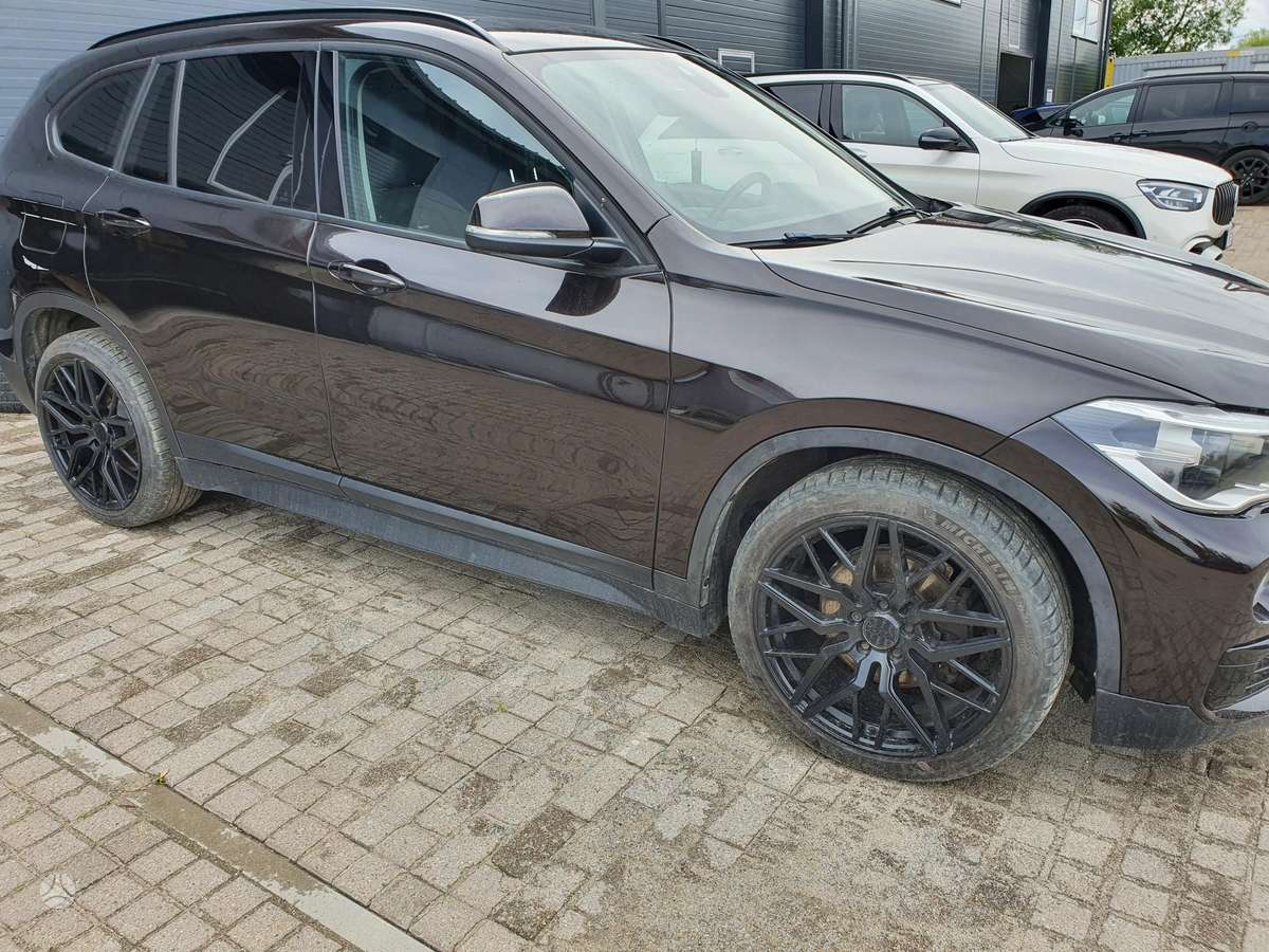 BMW X1, 2.0 l., Внедорожник / Кроссовер