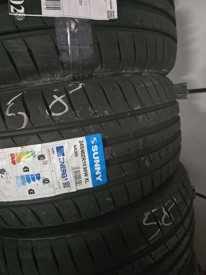 Headway, summer 245/40 R19