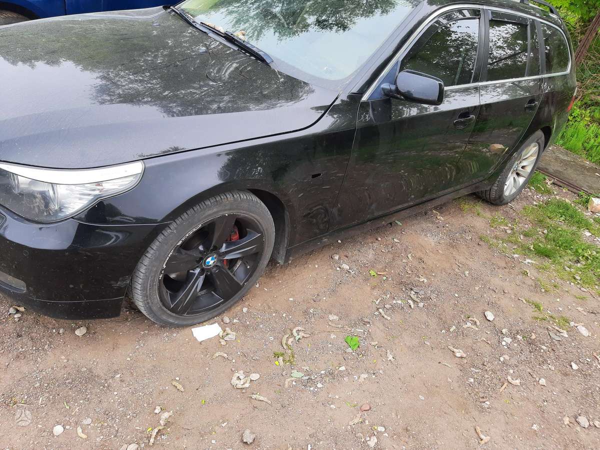 BMW 5 serija dalimis