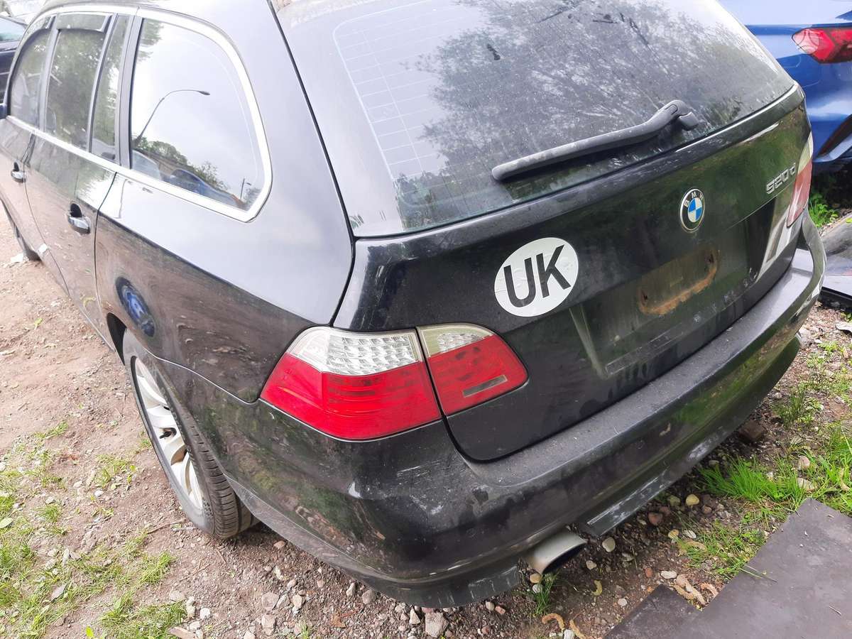 BMW 5 serija dalimis