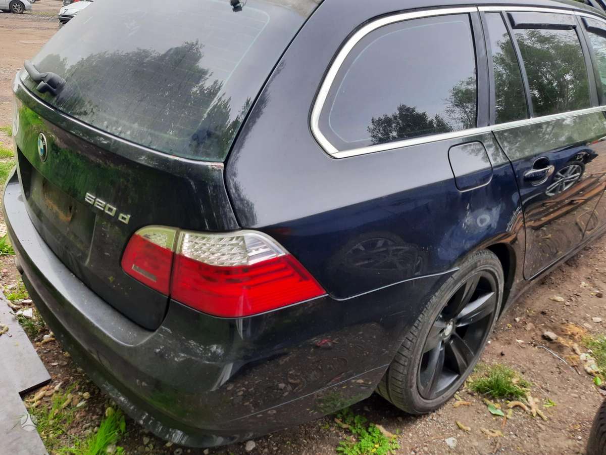 BMW 5 serija dalimis