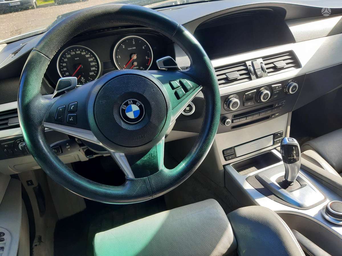 BMW 5 serija dalimis