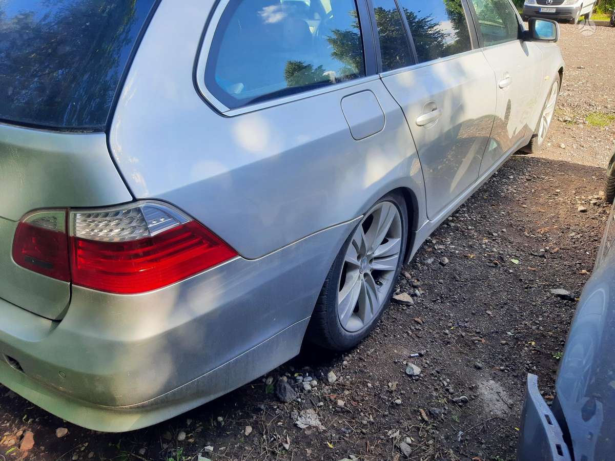 BMW 5 serija dalimis