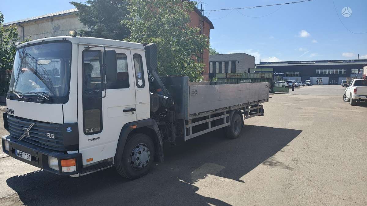 Volvo FL6, с краном