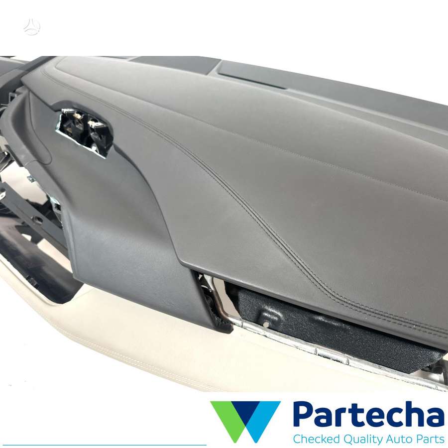 BMW i8 panelė