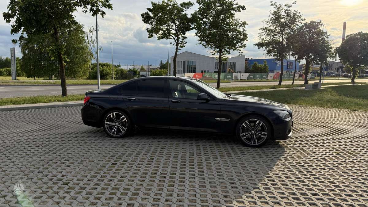BMW 730, 3.0 l., Седан