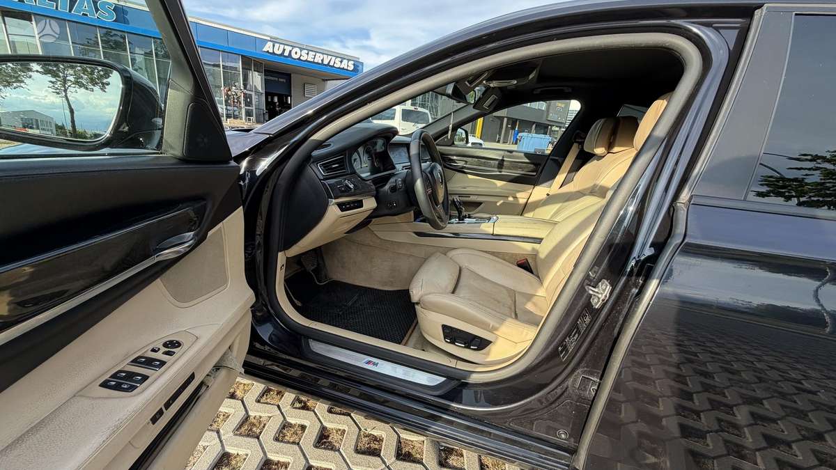 BMW 730, 3.0 l., Седан