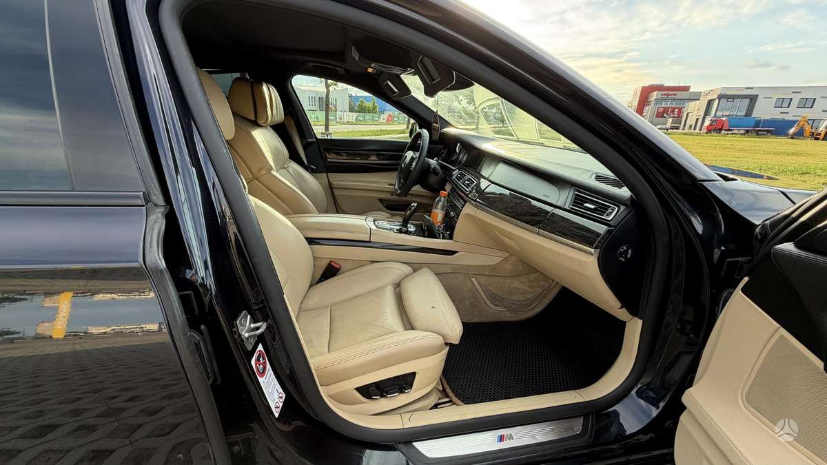 BMW 730, 3.0 l., Седан