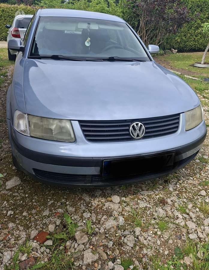 Volkswagen Passat - 1