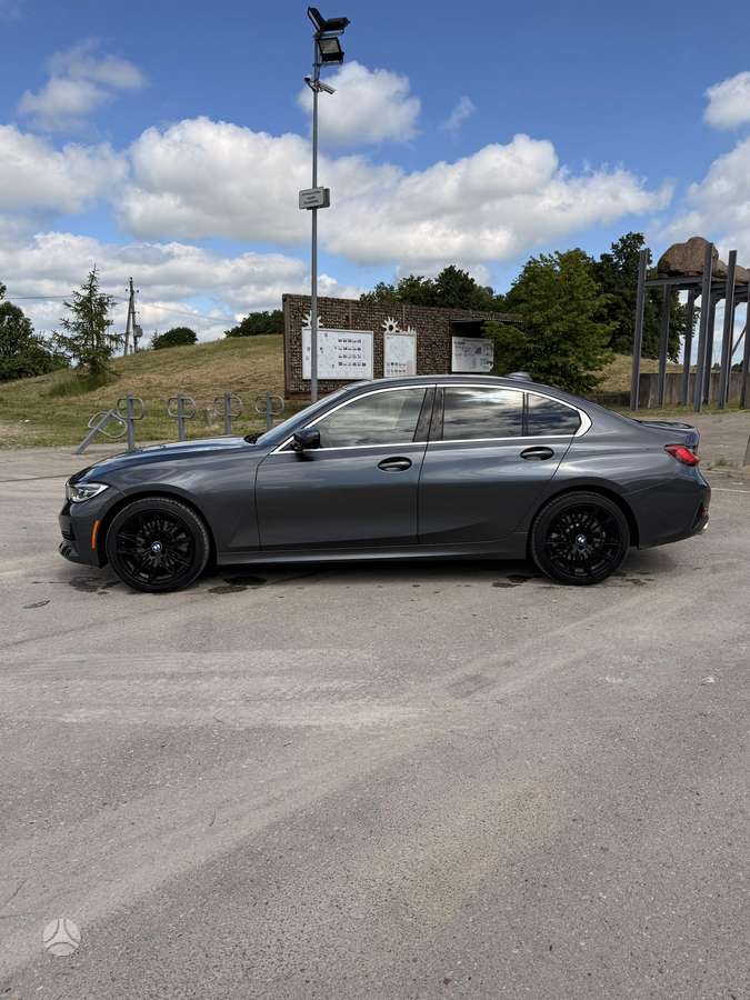 BMW 330, 2.0 l., Седан