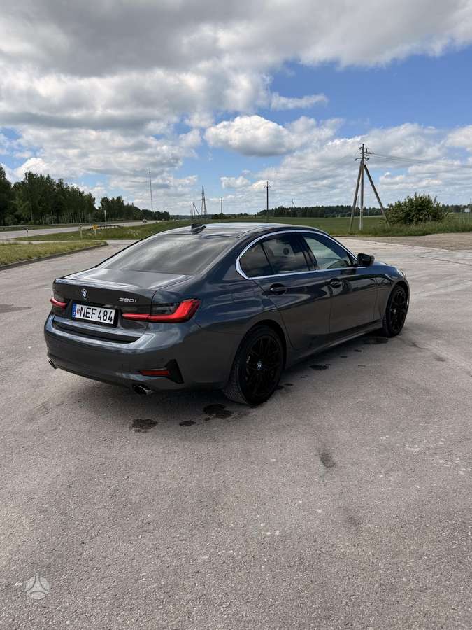 BMW 330, 2.0 l., Седан