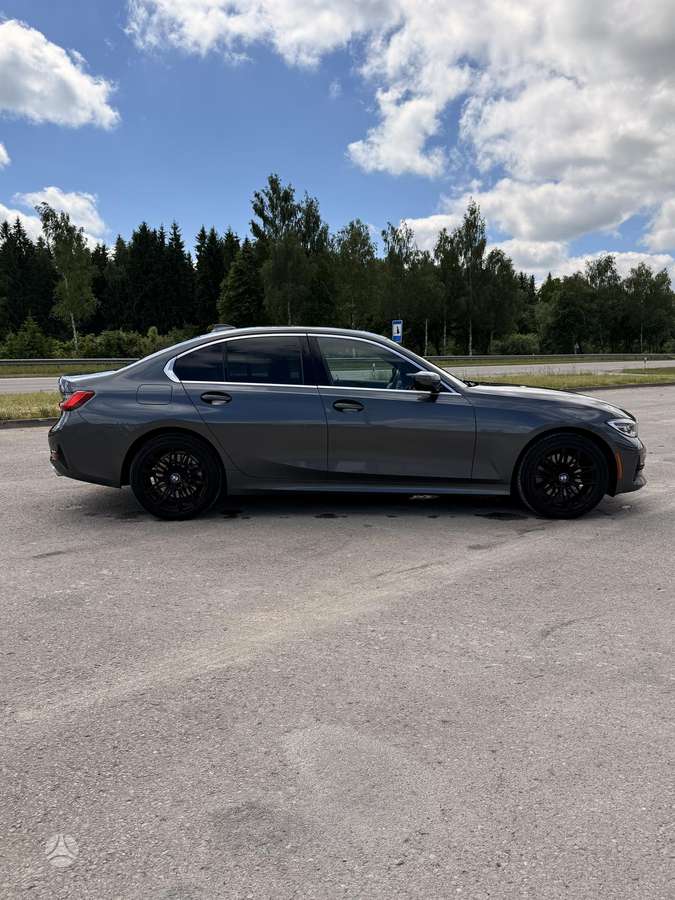 BMW 330, 2.0 l., Седан