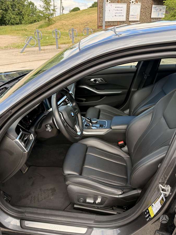 BMW 330, 2.0 l., Седан