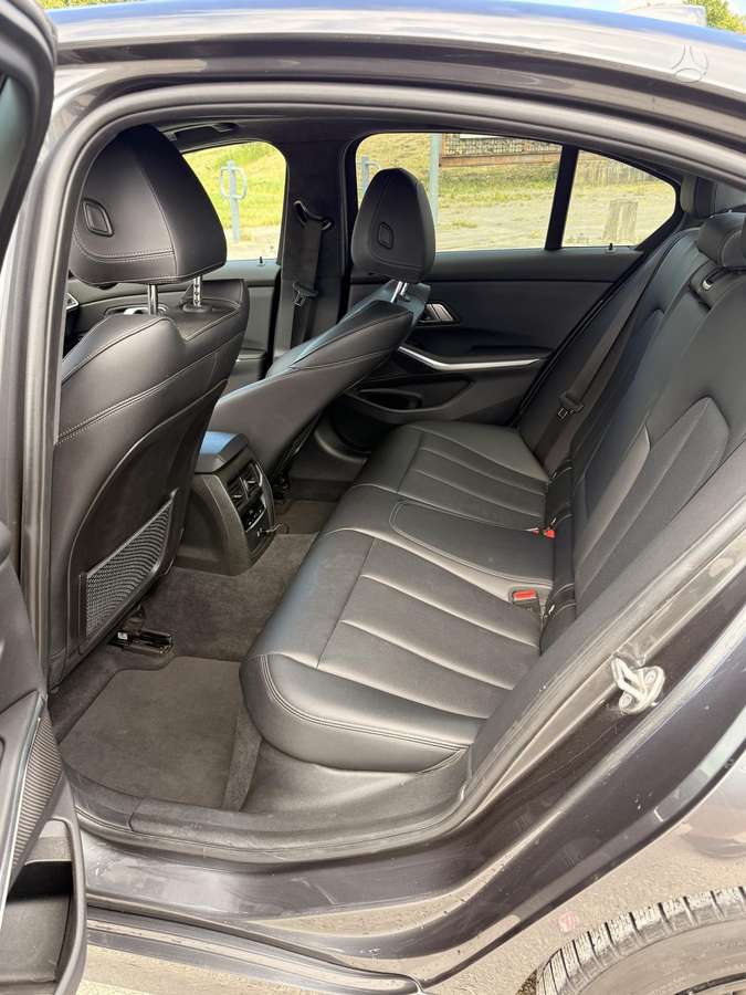 BMW 330, 2.0 l., Седан