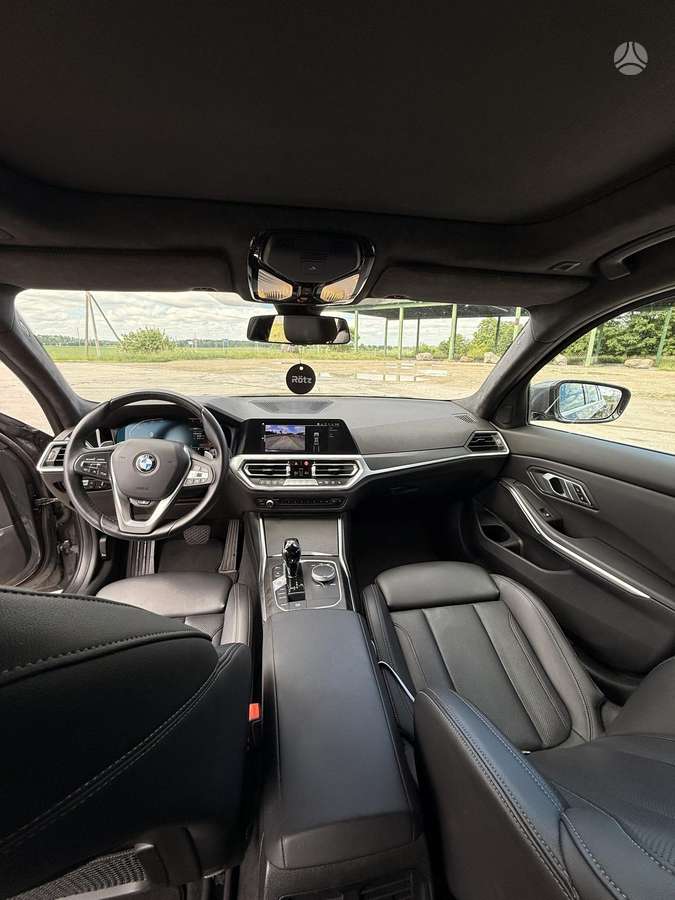 BMW 330, 2.0 l., Седан