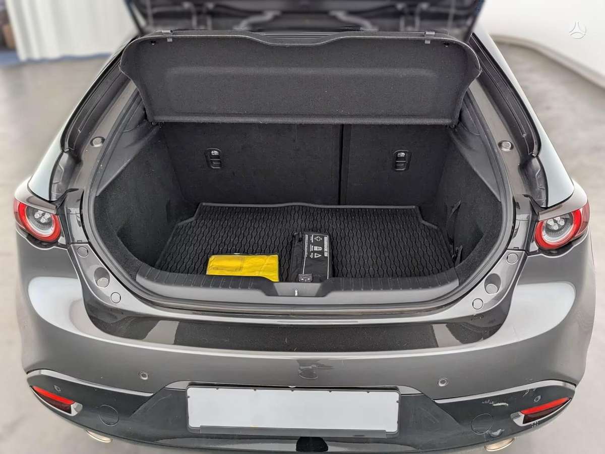 Mazda 3, 2.0 l., hatchback
