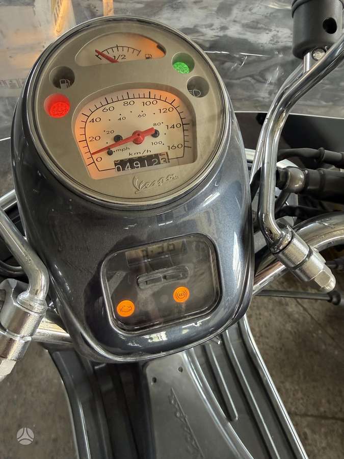 Piaggio Vespa 300cc, мотороллеры / мопеды