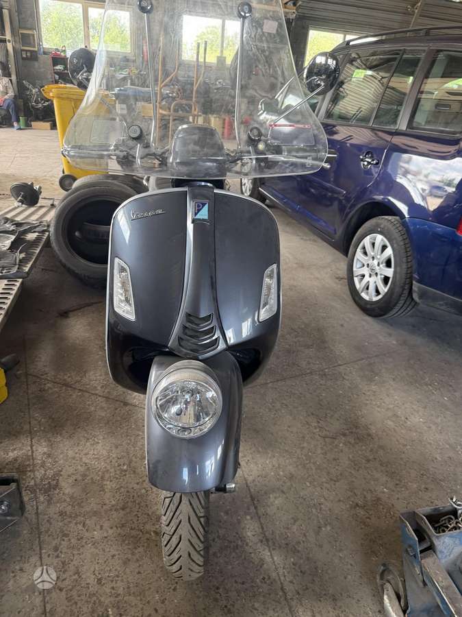 Piaggio Vespa 300cc, scooters / mopeds