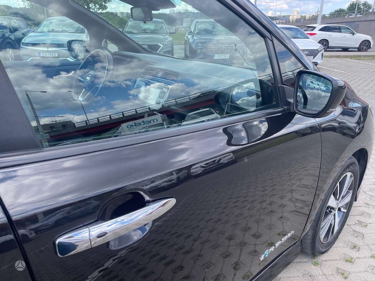 Nissan Leaf, 40 кВт·ч, Хэтчбек