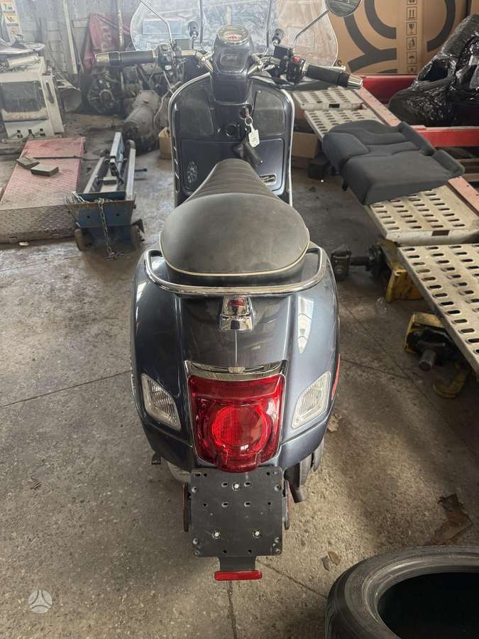Piaggio Vespa 300cc, мотороллеры / мопеды