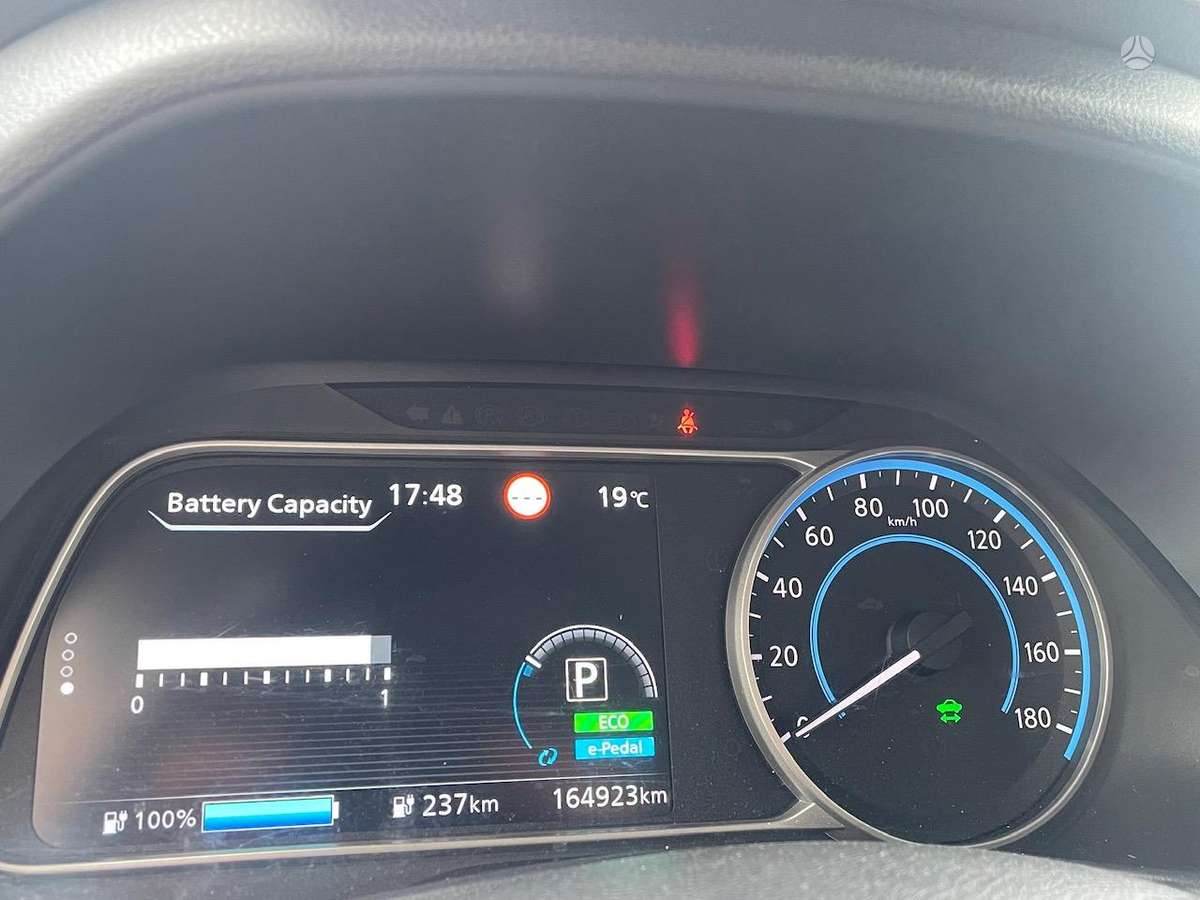 Nissan Leaf, 40 кВт·ч, Хэтчбек