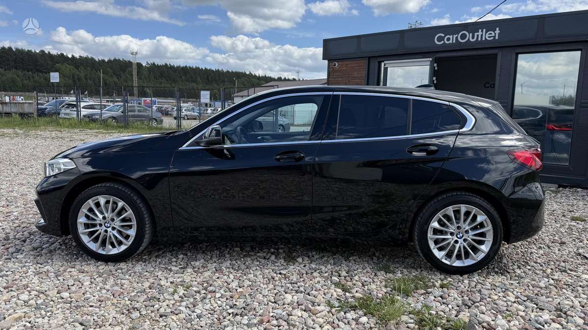 BMW 118, 1.5 l., hatchback