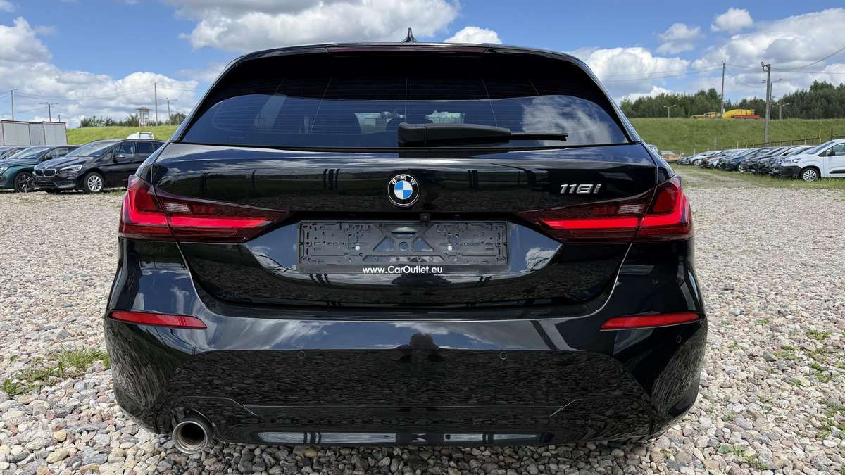 BMW 118, 1.5 l., hatchback