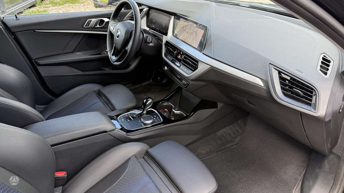 BMW 118, 1.5 l., hatchback