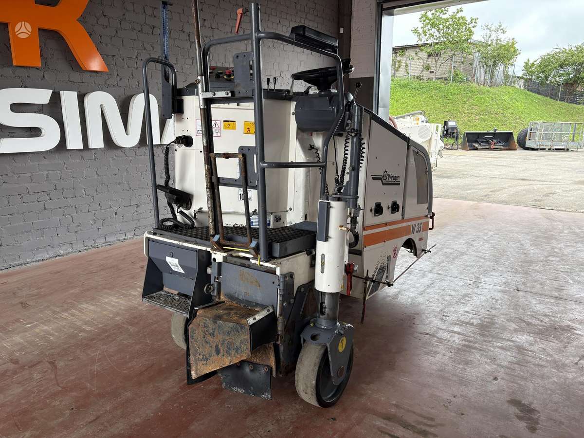 Wirtgen W35, paving machinery