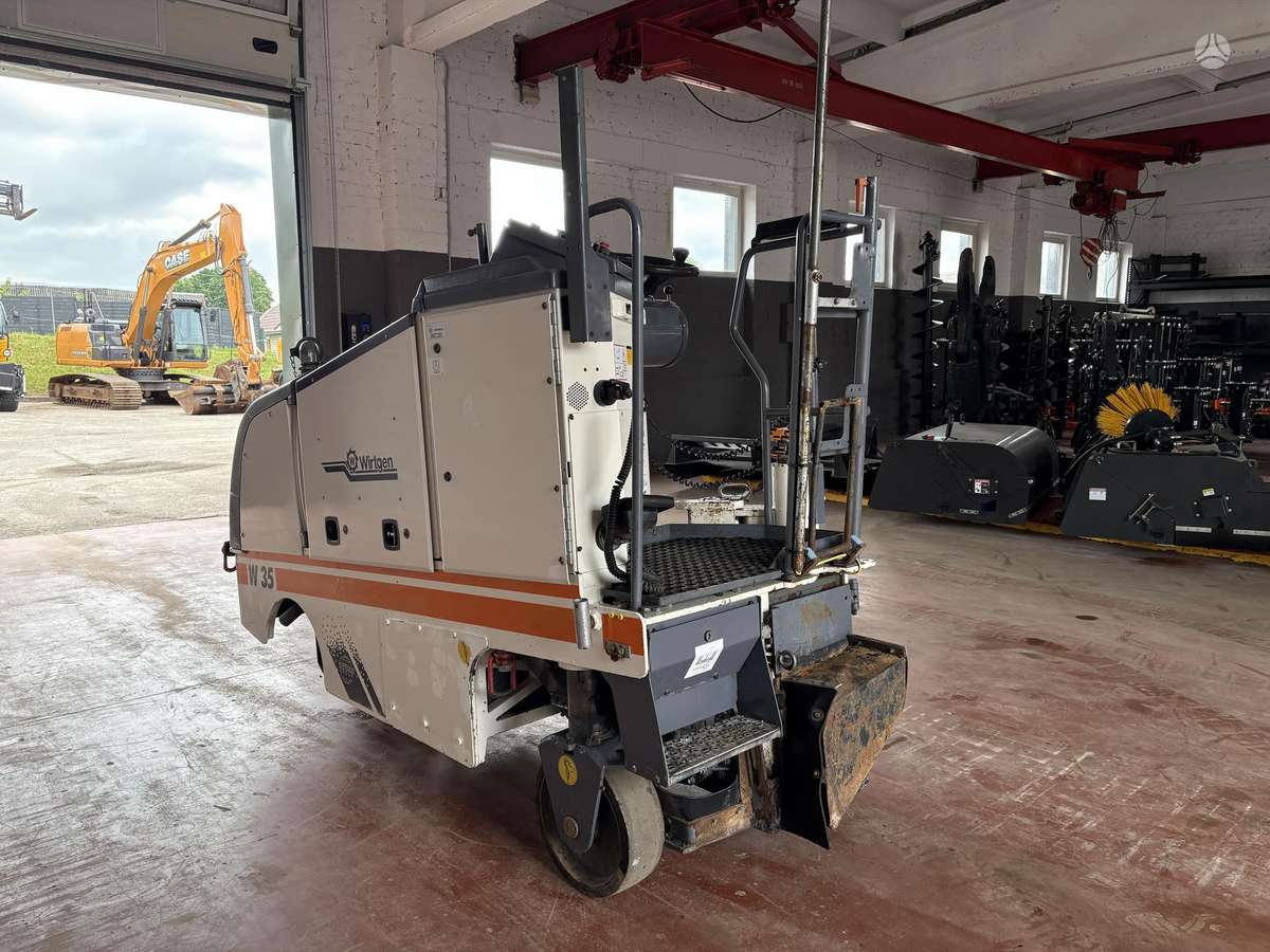 Wirtgen W35, paving machinery