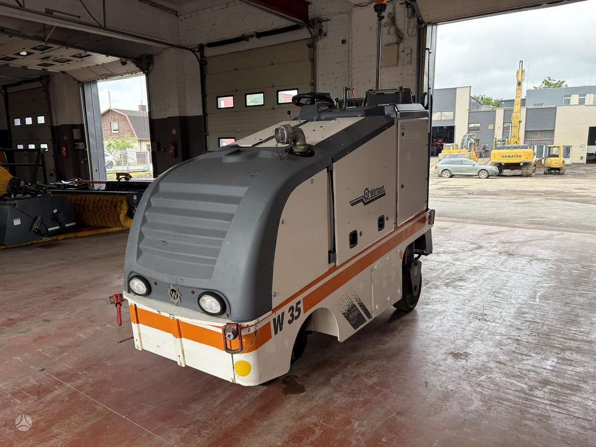 Wirtgen W35, paving machinery