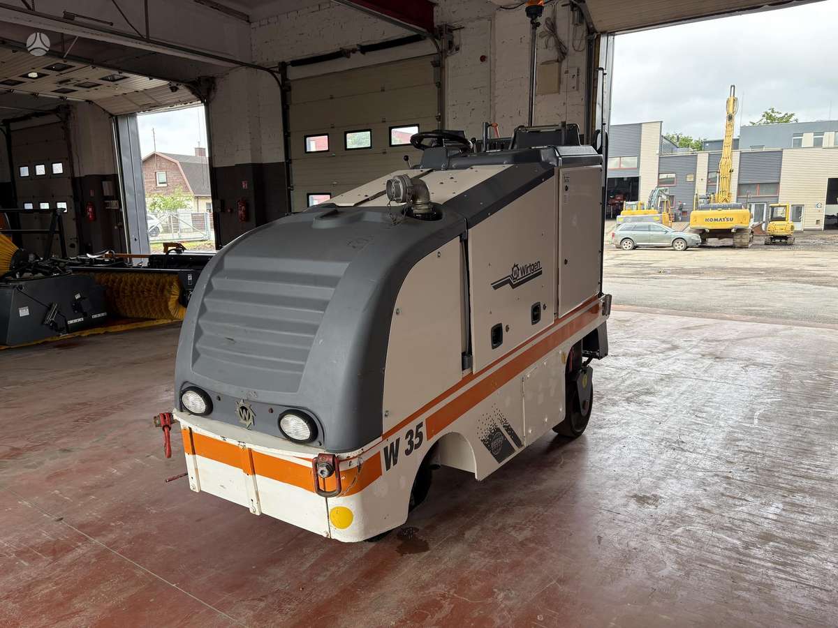 Wirtgen W35DC, paving machinery