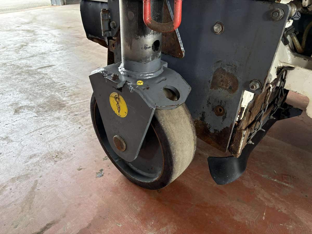 Wirtgen W35, paving machinery