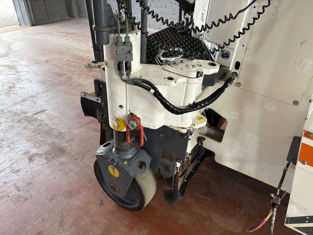 Wirtgen W35DC, paving machinery