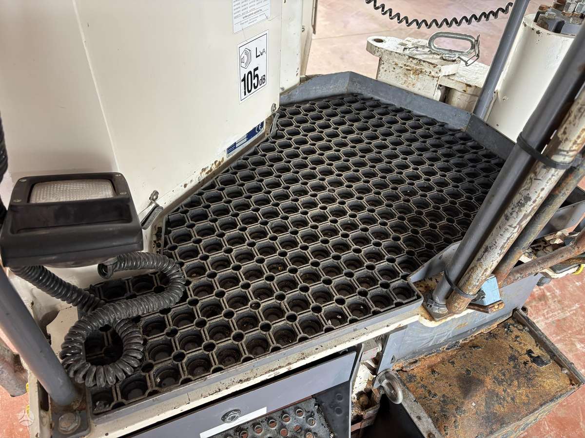 Wirtgen W35, paving machinery