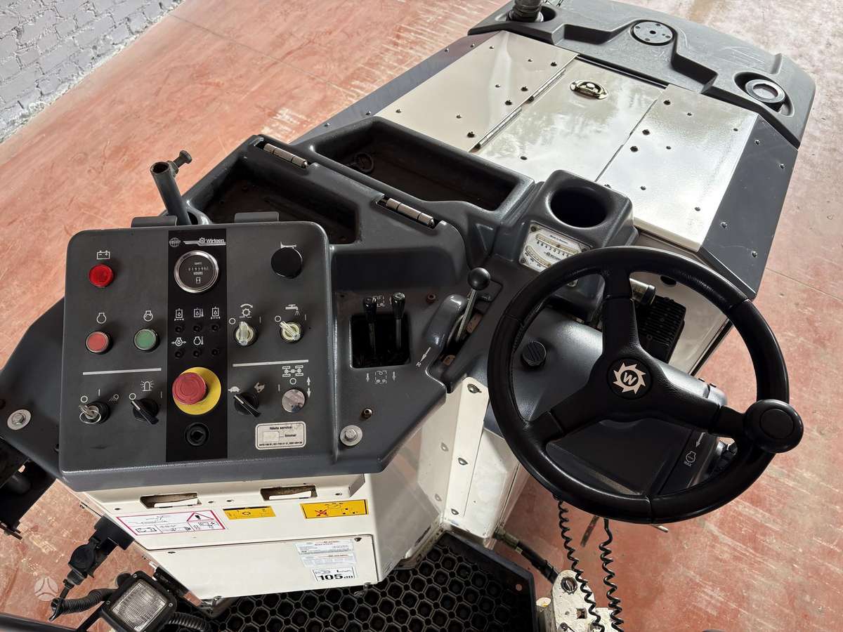 Wirtgen W35, paving machinery