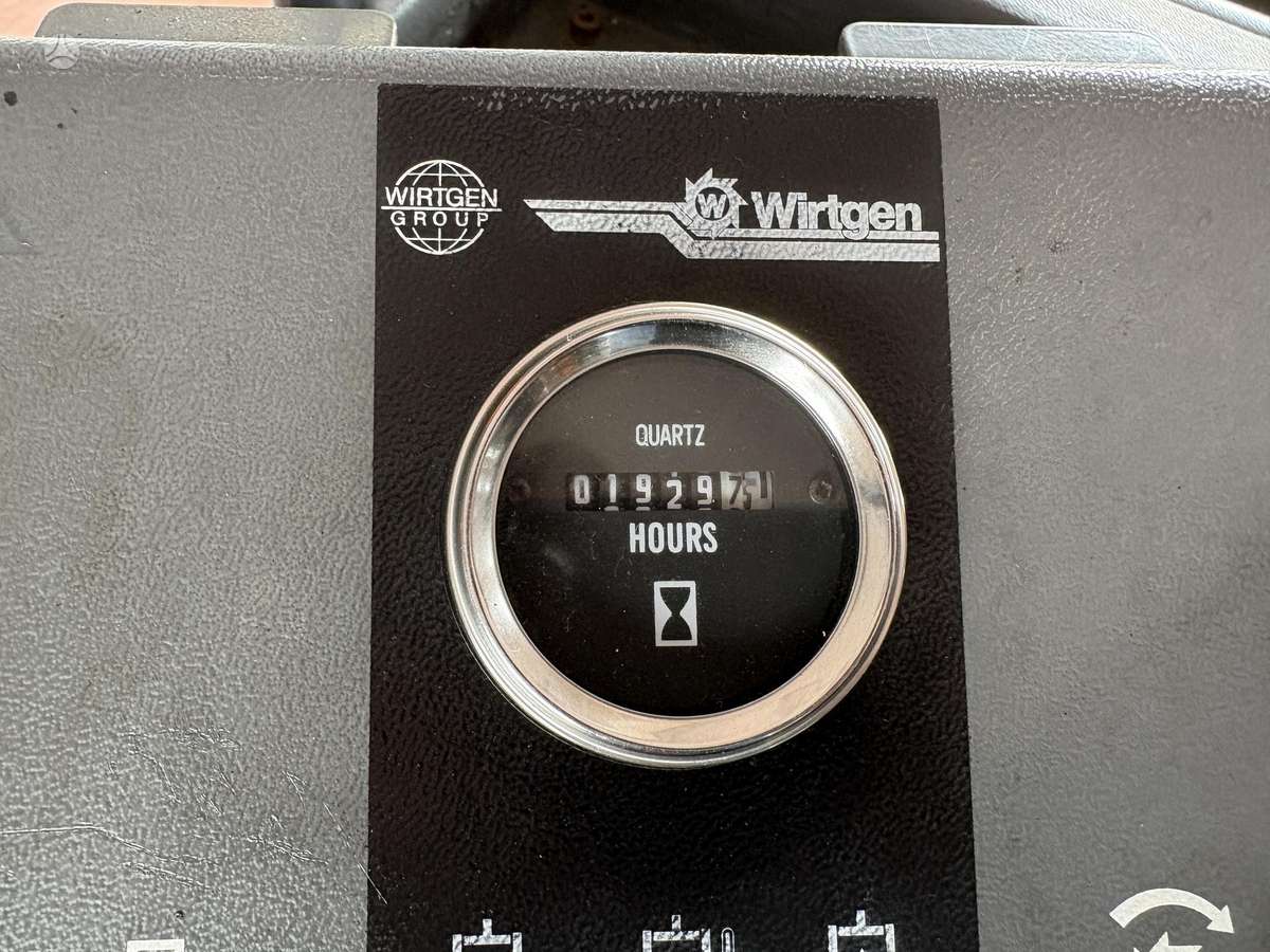 Wirtgen W35, paving machinery