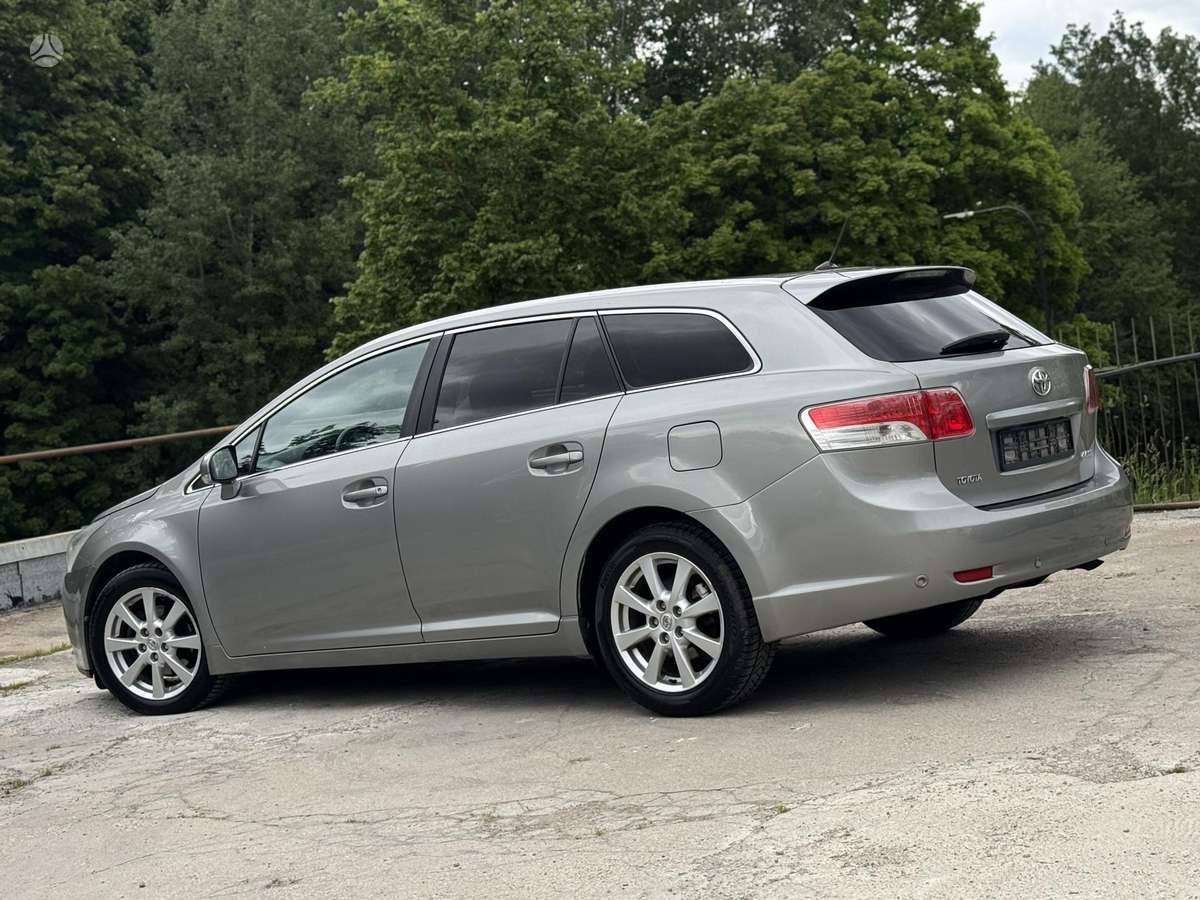 Toyota Avensis - 2